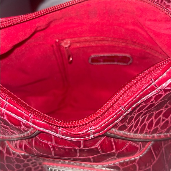 GLO Red Crocodile-Embossed Shoulder Bag - Picture 4 of 13